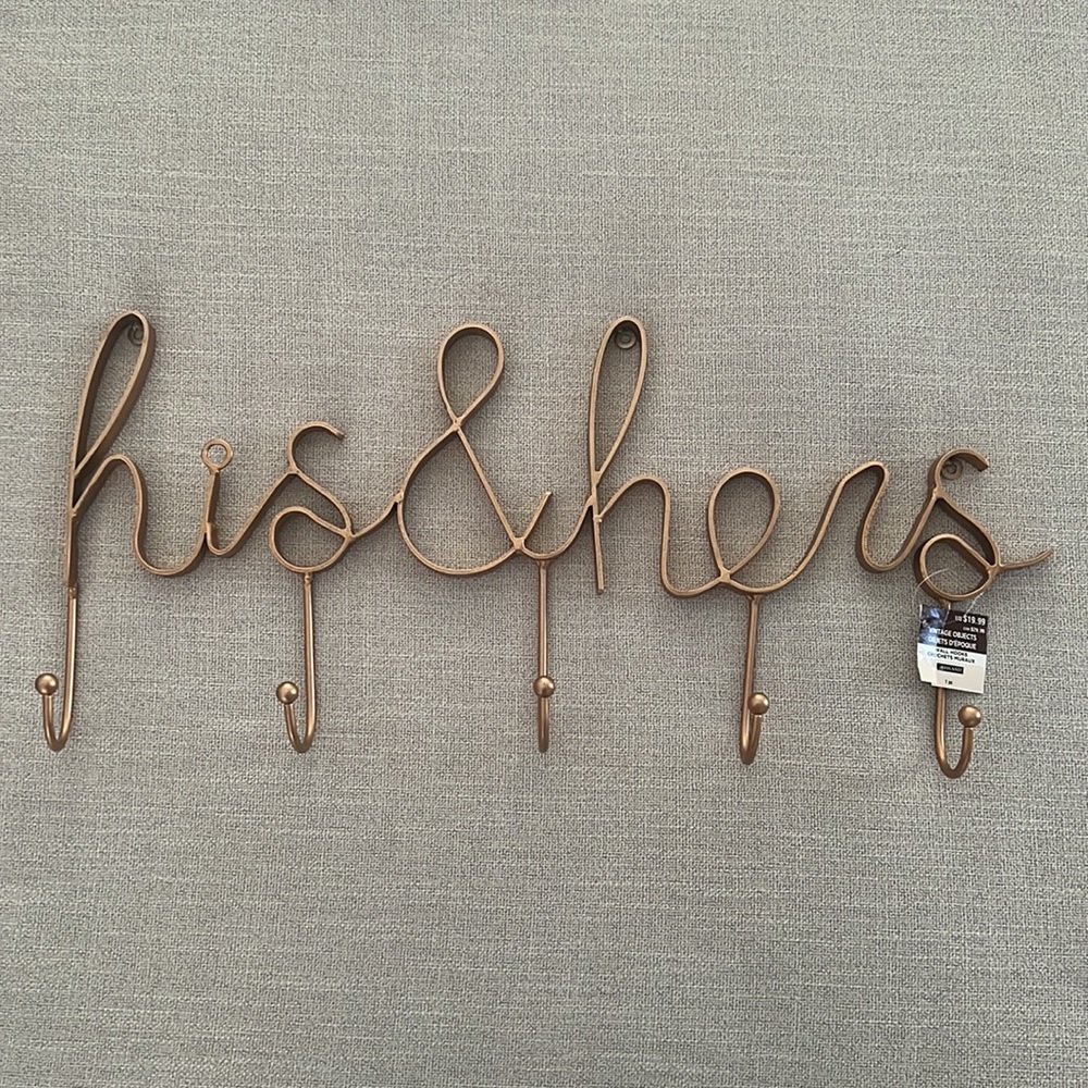 NWT Gold tone “His & Hers” 4 hook wall hanging.